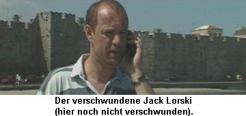 Ein Mann telefoniert mit einem Handy